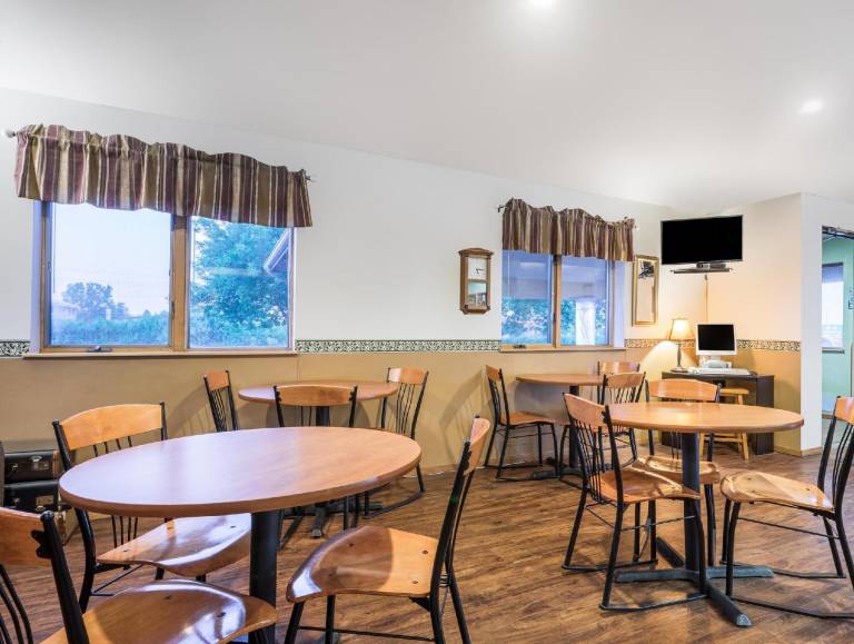 Coratel Inn and Suites By Jasper Stillwater — photo 2