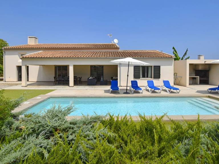 House with terrace, private pool & yard — photo 5