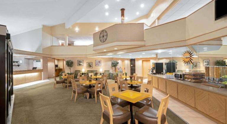 La Quinta Inn & Suites by Wyndham Salt Lake City - Layton — photo 2