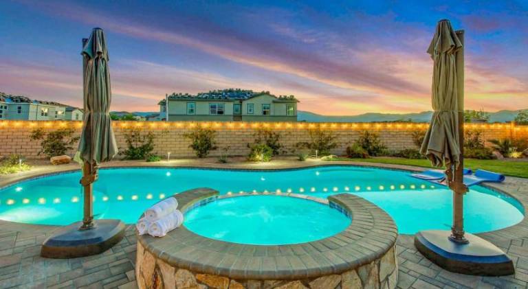 House with hot tub & pool — photo 3