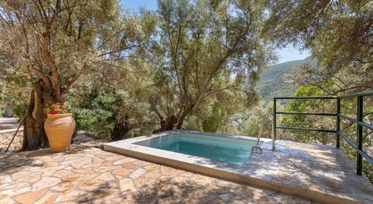 Villa with patio, hot tub & BBQ — photo 4