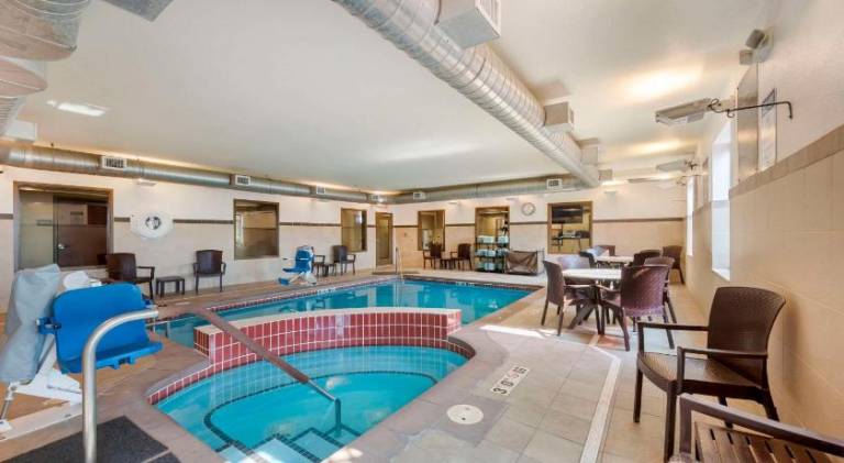 Comfort Inn & Suites — photo 5