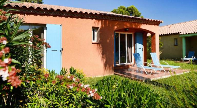 Pleasant serviced apartment with garden, patio & pool | Dogs allowed — photo 3