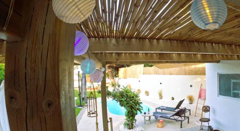 Cozy Mama Evas Homestay with Pool and Garden for Groups of 4 — photo 4