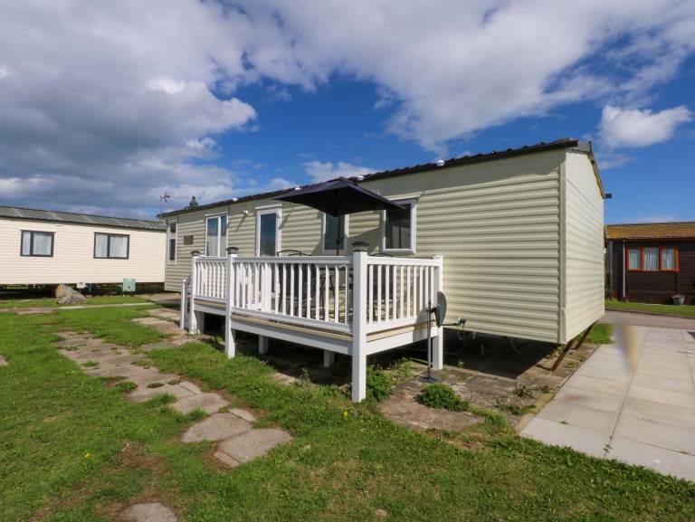 Family-friendly cottage with pool & garden | Beach view | Pets are welcome — photo 2