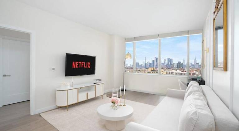 Nice holiday apartment with pool | Suitable for remote work | Pets are welcome in New York, NY