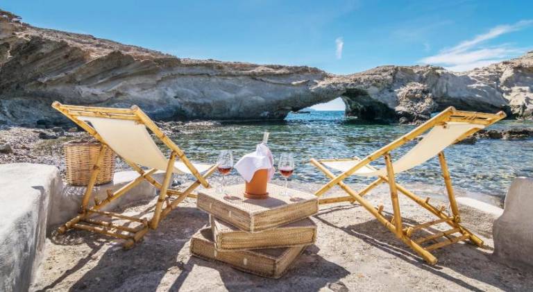 Wonderful house with patio | Pets are welcome in Milos
