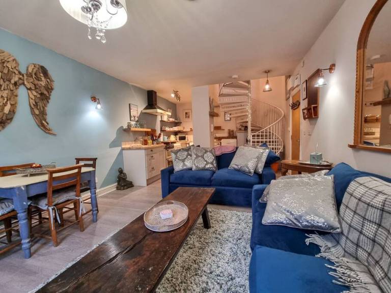 Free Parking Luxury Duplex by City SuperHost