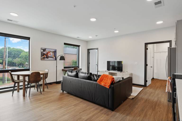 CozySuites on Mass with garage parking 9