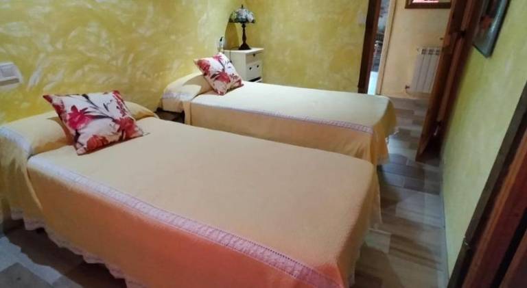 Vacation home with jacuzzi | Pets allowed — photo 2