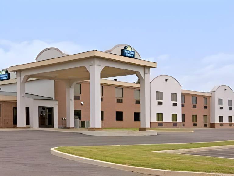 Days Inn & Suites by Wyndham Wynne in Wynne, AR