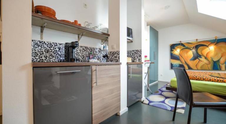 Serviced apartment with patio — photo 2