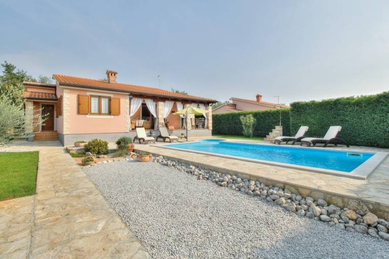 Villa with garden, private pool & barbecue — photo 3