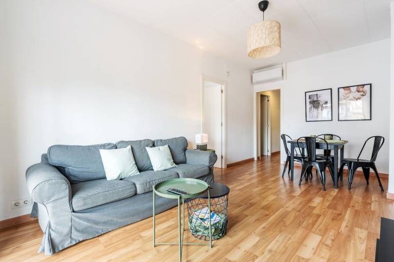 Holiday apartment with terrace | Next to Sagrada Família — photo 3
