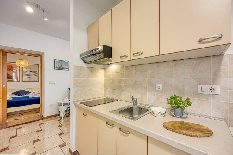 Rental apartment with terrace, BBQ & garden — photo 4