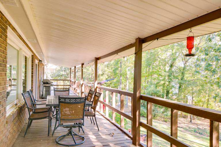 Waterfront Lake Hartwell Home < 1 Mi to Marina! in Anderson, GA