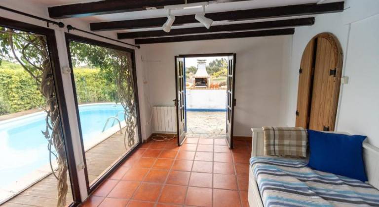 Charming villa with BBQ & private pool | Pets allowed — photo 2