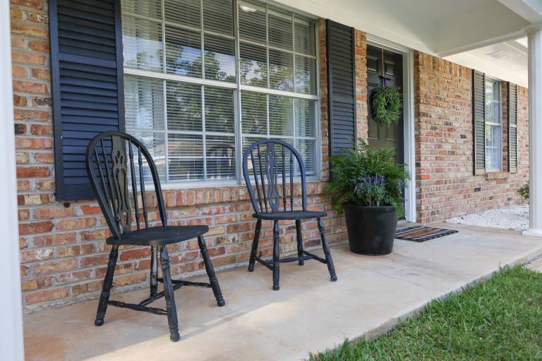 The Southern Star. BEST VALUE IN Gulf Shores. 4 BR home. Sleeps up to 16 guests. Private, fenced yard. Close to ball parks & beaches. Small pets OK. — photo 4