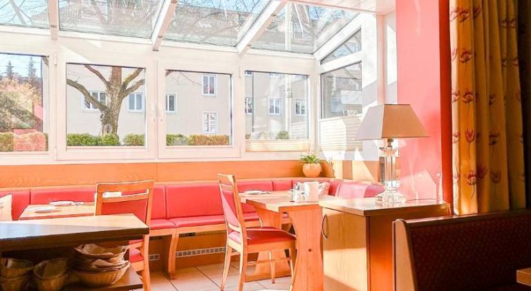 Hotel Kriemhild am Hirschgarten in Munich-Nymphenburg — photo 4