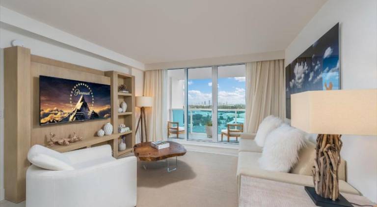 Apartment with hot tub | Close to Miami Beach Botanical Garden in Miami Beach, FL