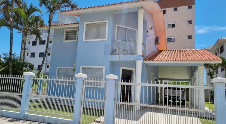Vacation home with 4 rooms for 10 persons in Florianópolis