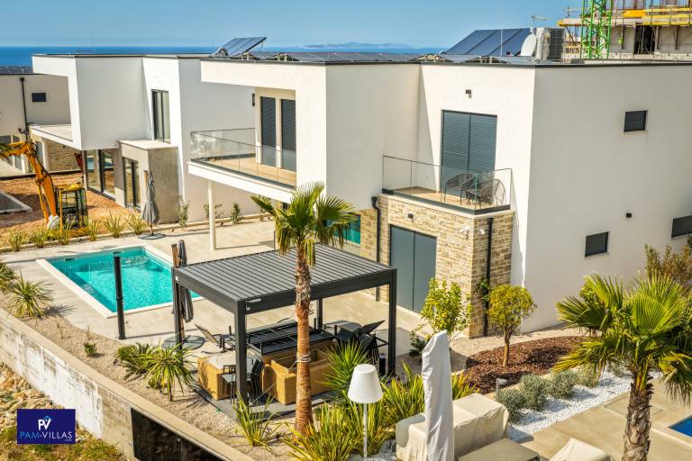 Fully equipped villa with private pool, yard & patio | Dogs allowed — photo 2