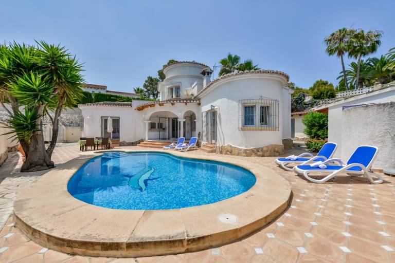 Fully equipped villa with grill, private pool & yard | Dogs allowed in Mora
