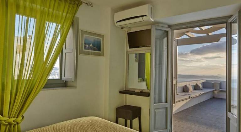 Lovely villa with terrace, private pool & yard | Suitable for remote work | Pets are welcome — photo 2