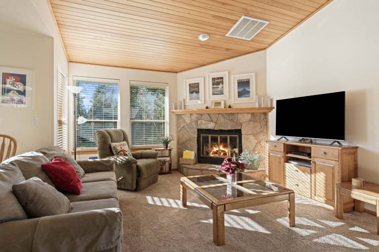 Condo with barbeque, pool & hot tub in Bend, OR