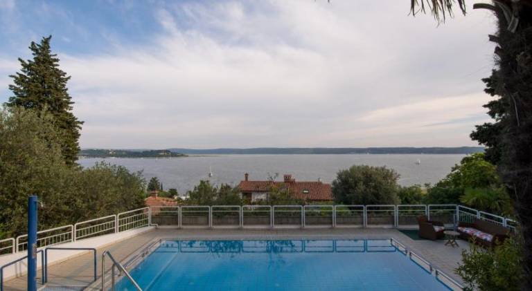 Nice holiday apartment with BBQ, garden & patio | Close to the beach | Pet-friendly in Piran
