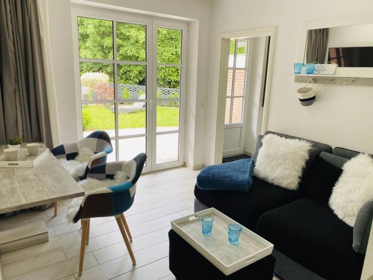 Charming holiday apartment with terrace & garden | Next to the beach | Pets allowed in Scharbeutz