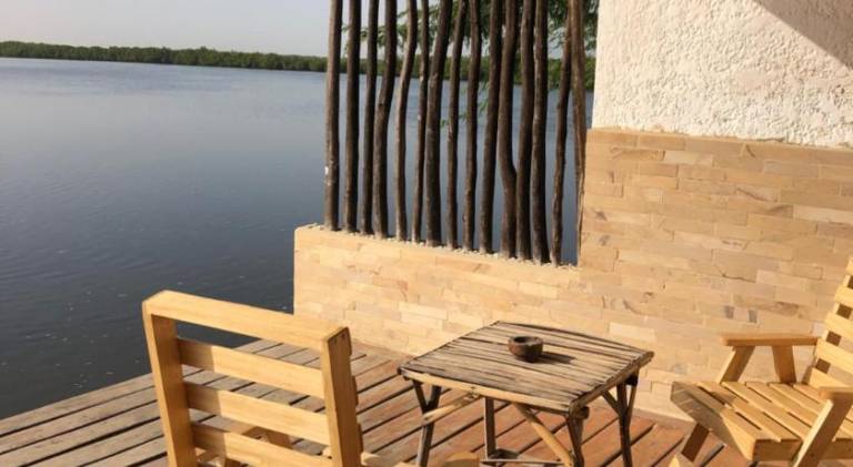Lodge with terrace, pool & garden — photo 5
