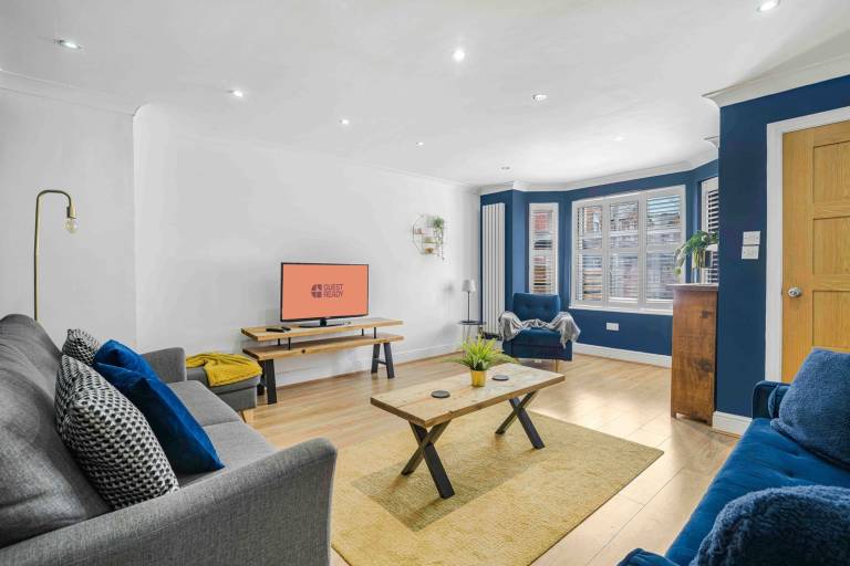 GuestReady Charming Retreat in Trafford