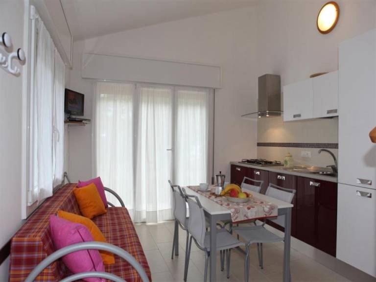 Family-friendly villa with yard | Pets allowed — photo 5