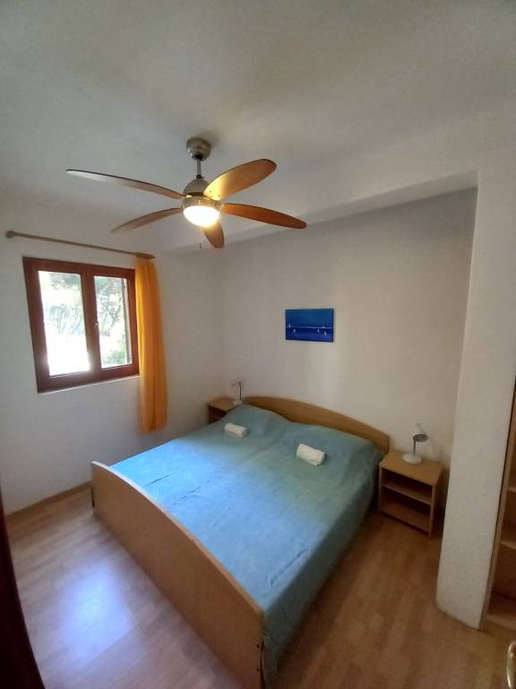 Two bedroom apartment near beach Ivan Dolac, Hvar (A-21269-e) — photo 5