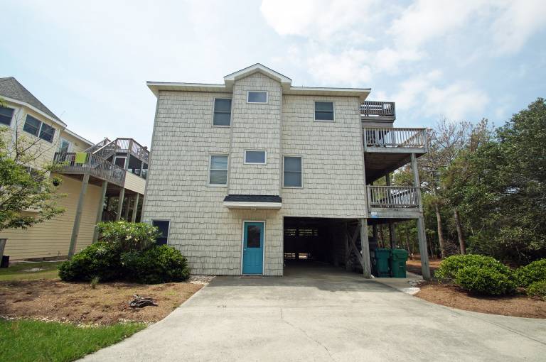 Vacation home with grill | Next to the beach | Pet-friendly in Outer Banks, NC