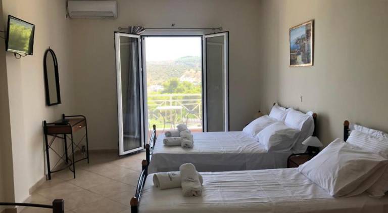 Beautiful serviced apartment with patio & garden | Beach nearby | Pet-friendly — photo 2