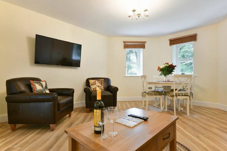 Family-oriented cottage with yard | Pets are welcome — photo 2