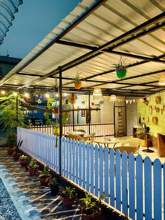 The Gulmohar Inn