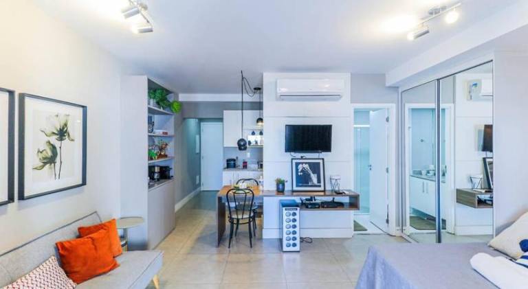 Apartment with pool — photo 2