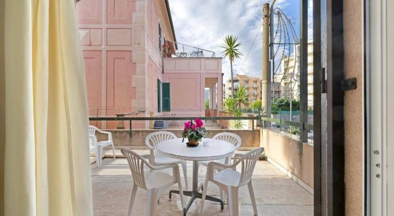 Rental Apartment with 3 Rooms for 7 Persons in Loano