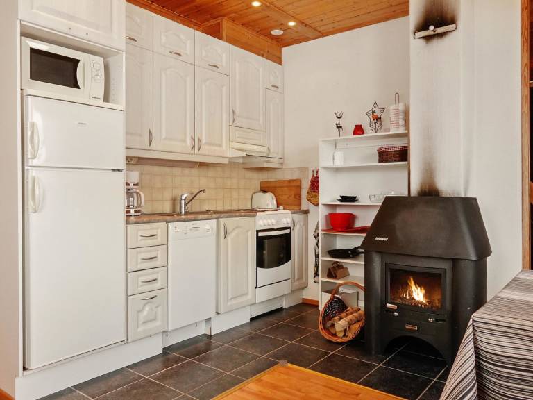 Pleasant vacation home with sauna | Pet-friendly — photo 3