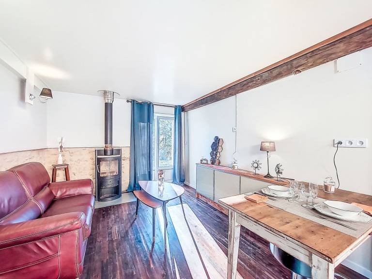Family-oriented lovely vacation home with garden, grill & pool | Pets allowed — photo 2
