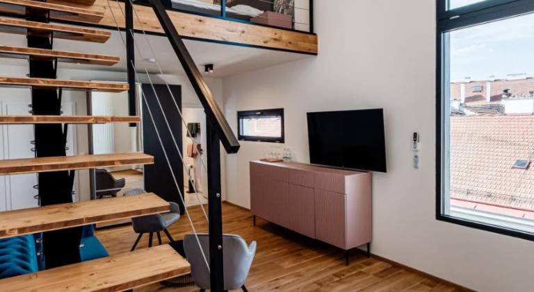 Charming serviced apartment with terrace | Next to Cathedral of St. Peter and Paul | Pets allowed — photo 3