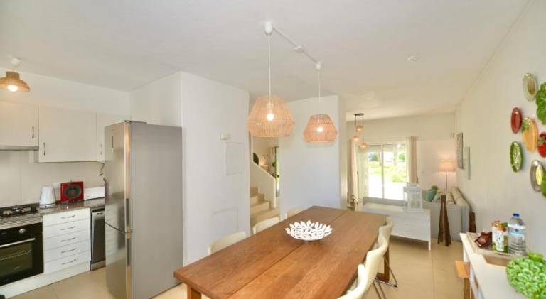 Fully equipped beautiful villa with grill, patio & yard | Dogs allowed — photo 3