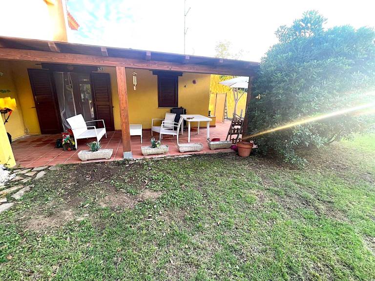 Holiday apartment with patio, grill & yard | Garden view | Pet-friendly — photo 2
