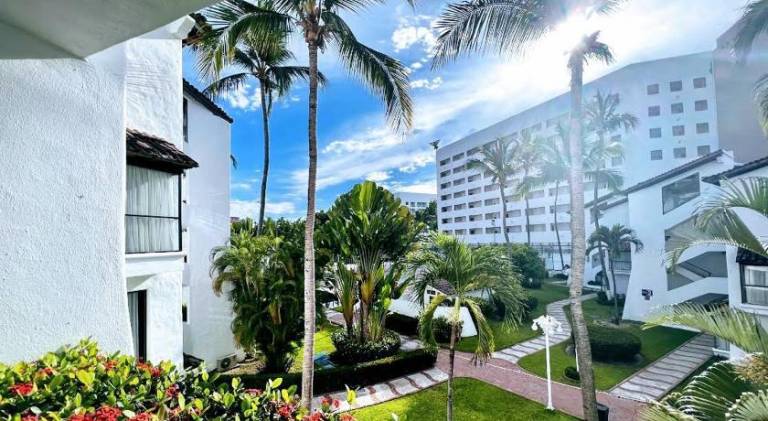 Lovely villa with pool & jacuzzi | Beach nearby | Pets are welcome — photo 3