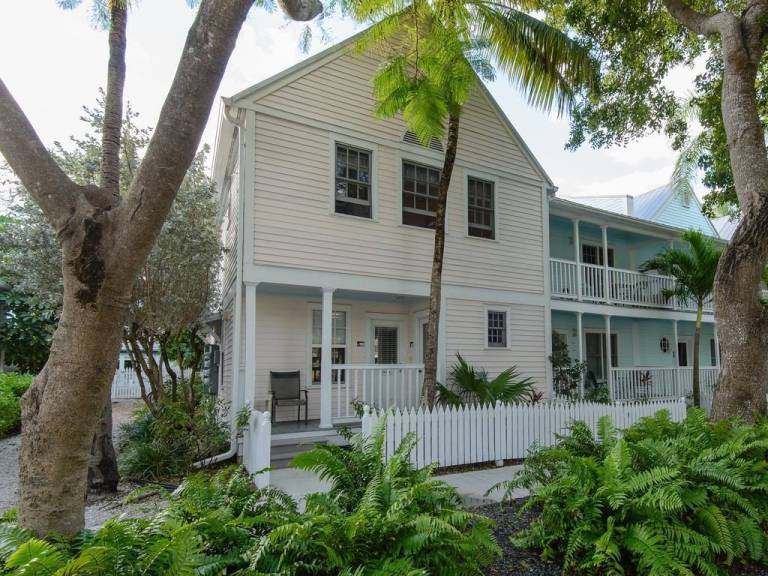 Condo with patio, yard & private pool | Close to Southernmost Point | Garden view — photo 3