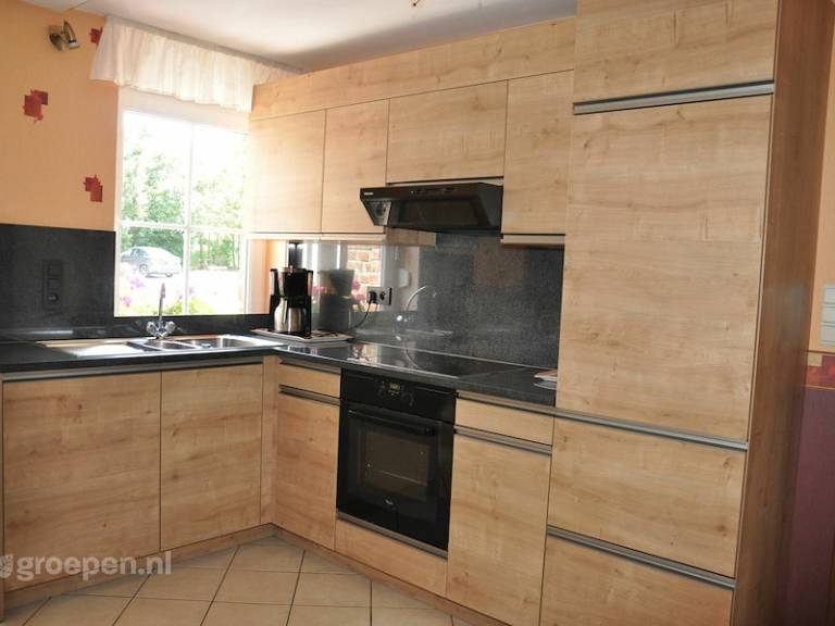 House with yard, terrace & barbecue — photo 4