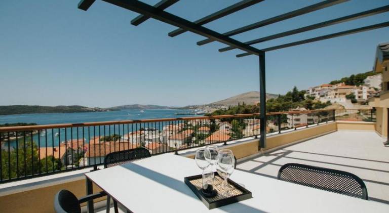 Oleander Urban Suites, high-speed internet, beach at 250, PET friendly in Okrug